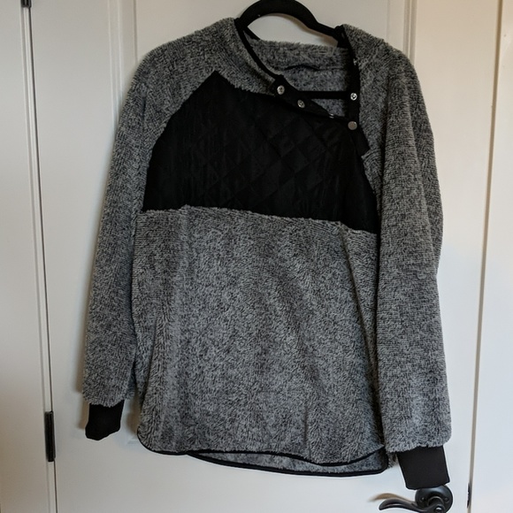 Udear Tops - Fuzzy pullover